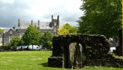 Tavistock Town Hall and  Cloister Ruins Wallpaper