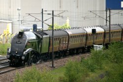 A4 Union of South Africa. Approaches Birtley on the East Coast Main Line. Wallpaper