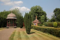 Maharajah's Well, Stoke Row Wallpaper
