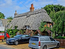 Thatched cottage in Brookley Road Wallpaper