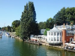 Hampton Court (East Molesey) Wallpaper