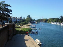The Thames at East Molesey Wallpaper