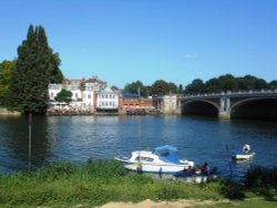 The Thames at East Molesey Wallpaper