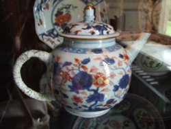 Belton's porcelain display Wallpaper