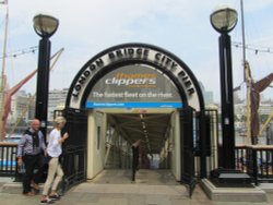 London Bridge City Pier Wallpaper