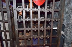 Clink Prison Museum gate. Wallpaper