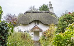 Lymington Cottage Wallpaper