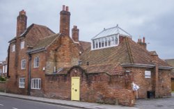 Quadrille Court, Lymington Wallpaper