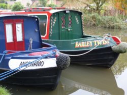 Sharp Ends Wallpaper