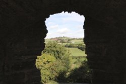 clun castle Wallpaper