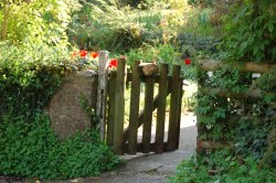 Cockington village in Devon The open gate Wallpaper