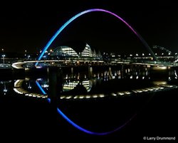 Millennium Bridge at Night, Newcastle - upon - Tyne Wallpaper