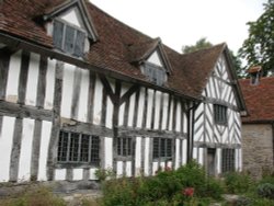 Mary Arden's House - A Great Insight Into Life In Elizabethan Times Wallpaper