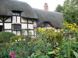 Anne Hathaway's Cottage Wallpaper