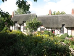 Anne Hathaway's Cottage Wallpaper