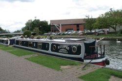 Boat on Canal in Newbury Wallpaper