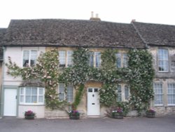 Rose-Covered Cottage in Lacock (1) - June, 2003 Wallpaper