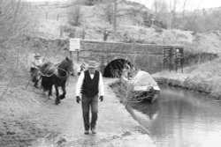 Horse drawn narrow boat, Mossley. Wallpaper
