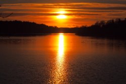 Sunset over the water at Clumber Park Wallpaper
