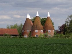 Oast house near Yalding 1 Wallpaper