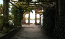 Gardens at Hever Castle Wallpaper