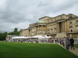 Buckingham Palace Garden Wallpaper