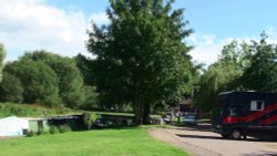 Alongside the River Wey near Guildford Wallpaper