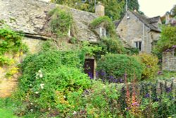 Cottage garden Wallpaper