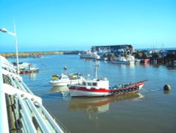 Bridlington Harbour in April Wallpaper