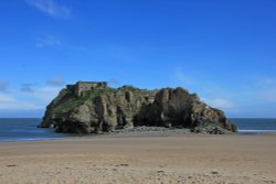 St Catherine's Island and the Fort, Tenby Wallpaper