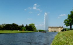 The Emperor Fountain at Chatsworth House, Derbyshire Wallpaper