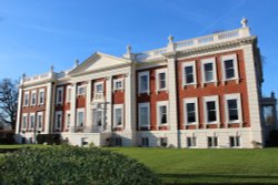 Sunbury Court Wallpaper