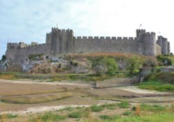 Pembroke Castle- where the water go? Wallpaper