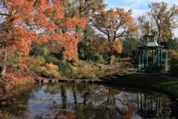 Chinese Water Garden, Cliveden Wallpaper