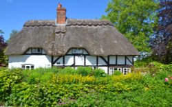 Cottage in Summer Wallpaper