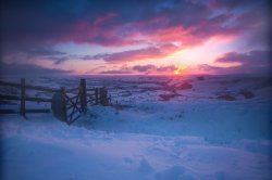 Winters Sunrise at Mam Tor Wallpaper