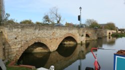 Nine Arch Bridge, Islip Wallpaper