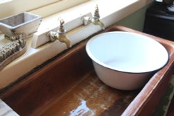 Belfast sink Wallpaper