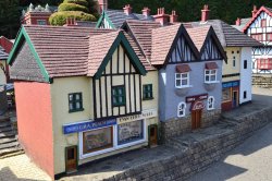 Beaconsfield Wallpaper