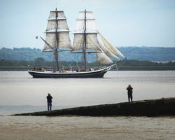 Don't Step Back ! Beachley. Wallpaper