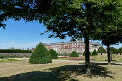 Hampton Court Wallpaper