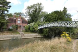 Little Wittenham Bridge and Lock-Keeper's House Wallpaper