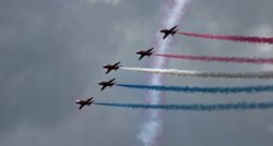 Red Arrows fly by, Goodwood Park