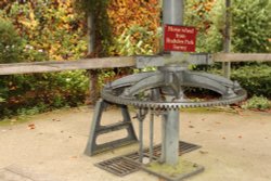 Gear mechanism of Horse Wheel at Greys Court