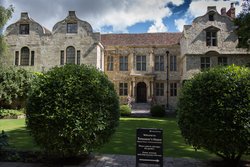 York, Treasure's House Wallpaper