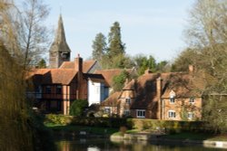 View of Whitchurch-on-Thames from the Toll Bridge Wallpaper