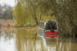 Narrowboat on the Oxford Canal at Cropredy, Oxfordshire Wallpaper
