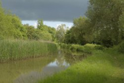 The Oxford Canal near Upper Heyford, Oxfordshire Wallpaper