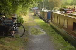 Narrowboats Moored on the Oxford Canal at Cropredy, Oxfordshire Wallpaper