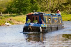 Day on the canal Wallpaper